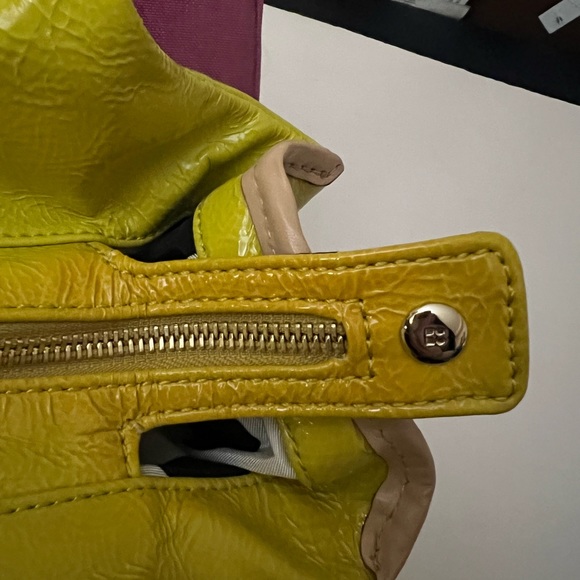 Kate Spade Shoulder Bag in Yellow Patent - Picture 9 of 12